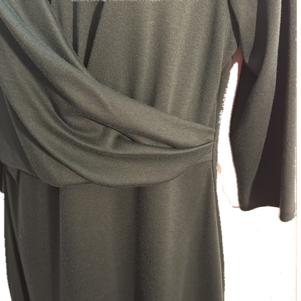 Ann Taylor size 10 emerald green 3/4 sleeve below the knee faux wrap vneck dress - Picture 3 of 10
